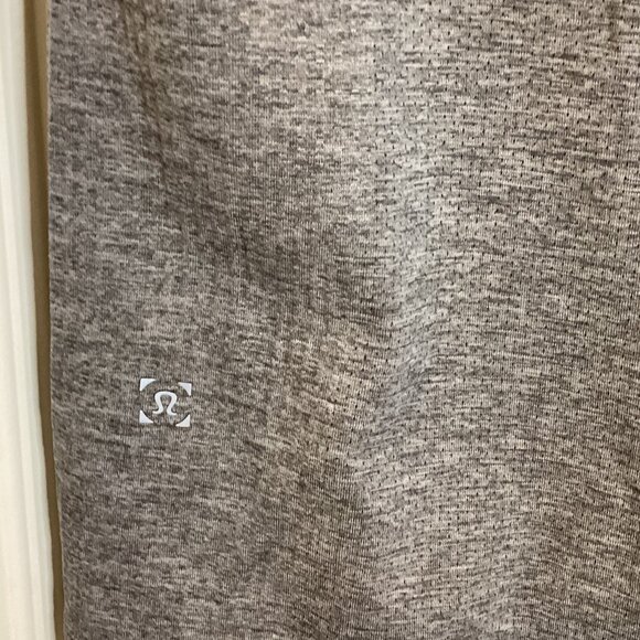 Lululemon Men's Gray Polo Shirt Short Sleeve Top 'Live in Practice' - Picture 6 of 6